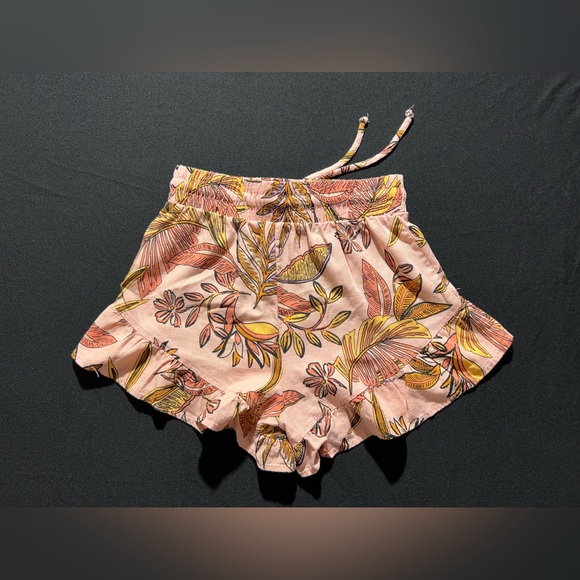 Cute floral shorts! - Picture 2 of 3